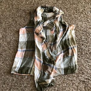 Maurices vest L/XL frayed edge